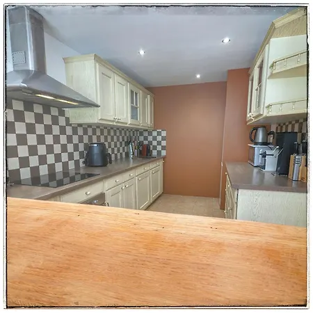 Bas De Avec Piscine à Partager, Sur La Côte D'azur Hébergement de vacances Vallauris